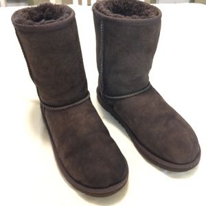 UGG mid-calf mocha brown shearling boots GUC